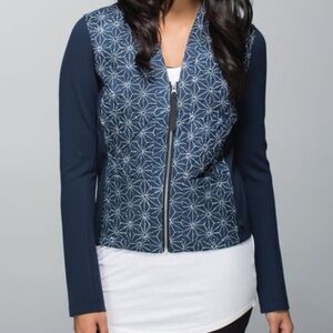 Lululemon blue and white quilted running jacket